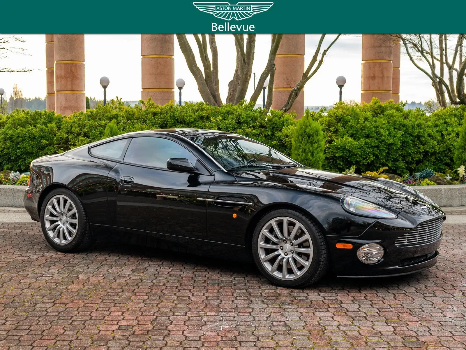 2002 Aston Martin Vanquish's photo