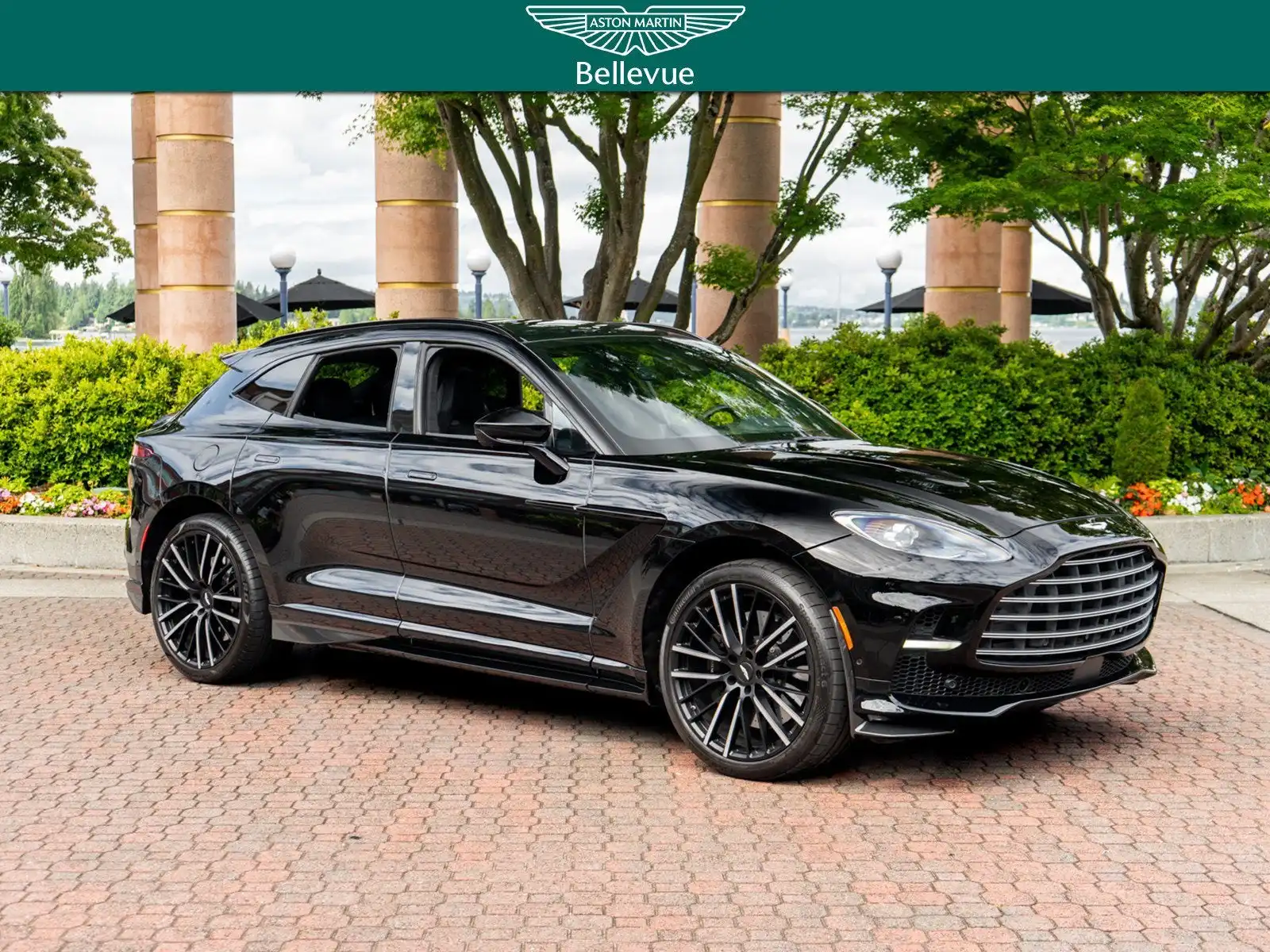 2023 Aston Martin DBX 4.0 V8 707 AWD's photo