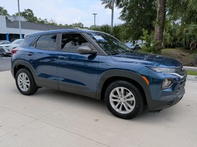 2021 Chevrolet Trailblazer LS photo 3