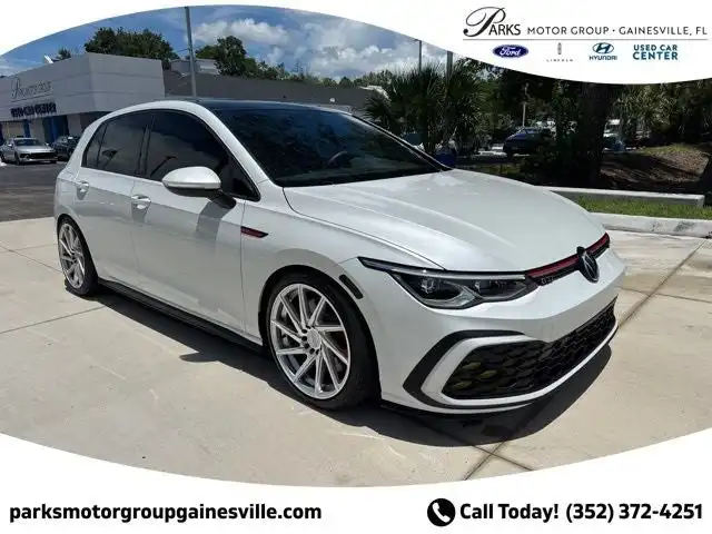 2022 Volkswagen Golf GTI 2.0T SE 4-door's photo