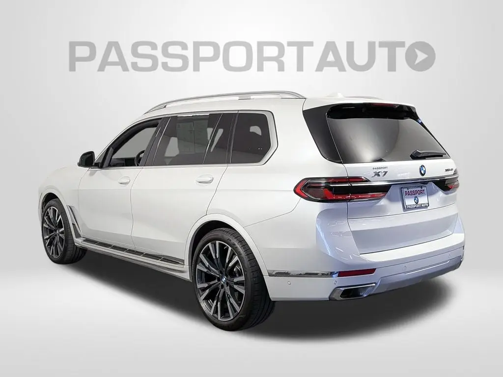 2023 BMW X7 xDrive40i photo 3