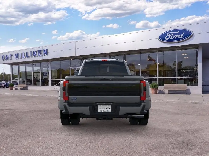 2026 Ford F-450 Platinum 4WD Crew Cab DRW 8' Box photo 5