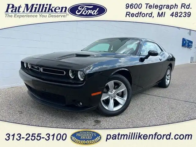 2022 Dodge Challenger SXT Auto's photo