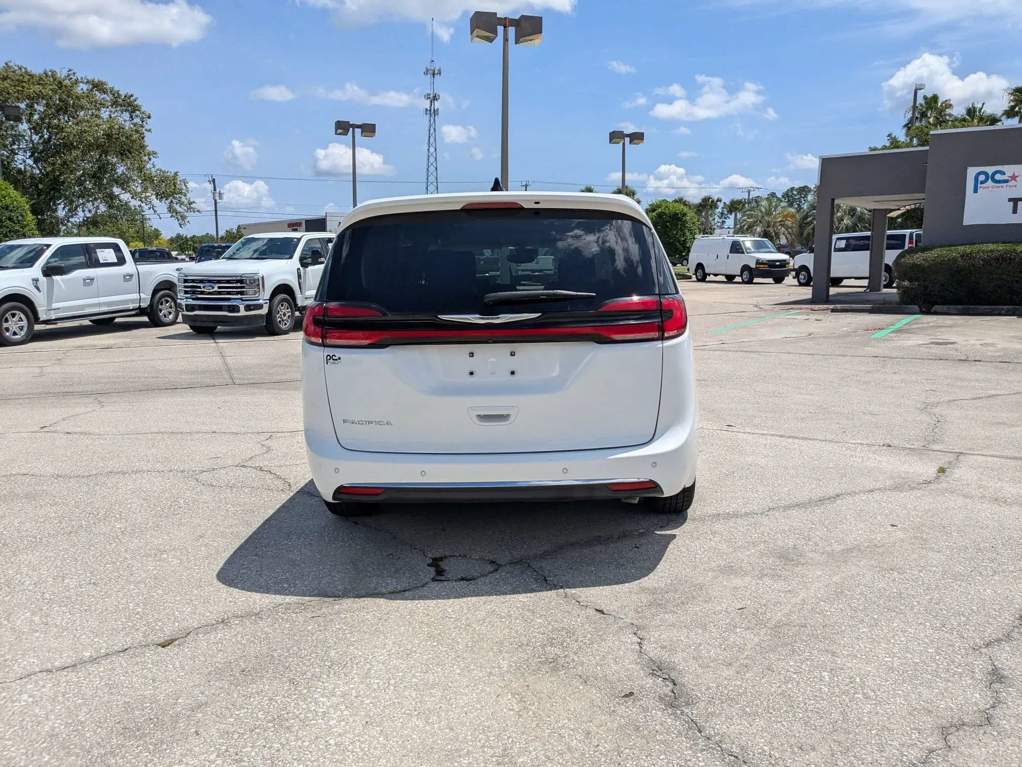 2023 Chrysler Pacifica Touring L photo 5