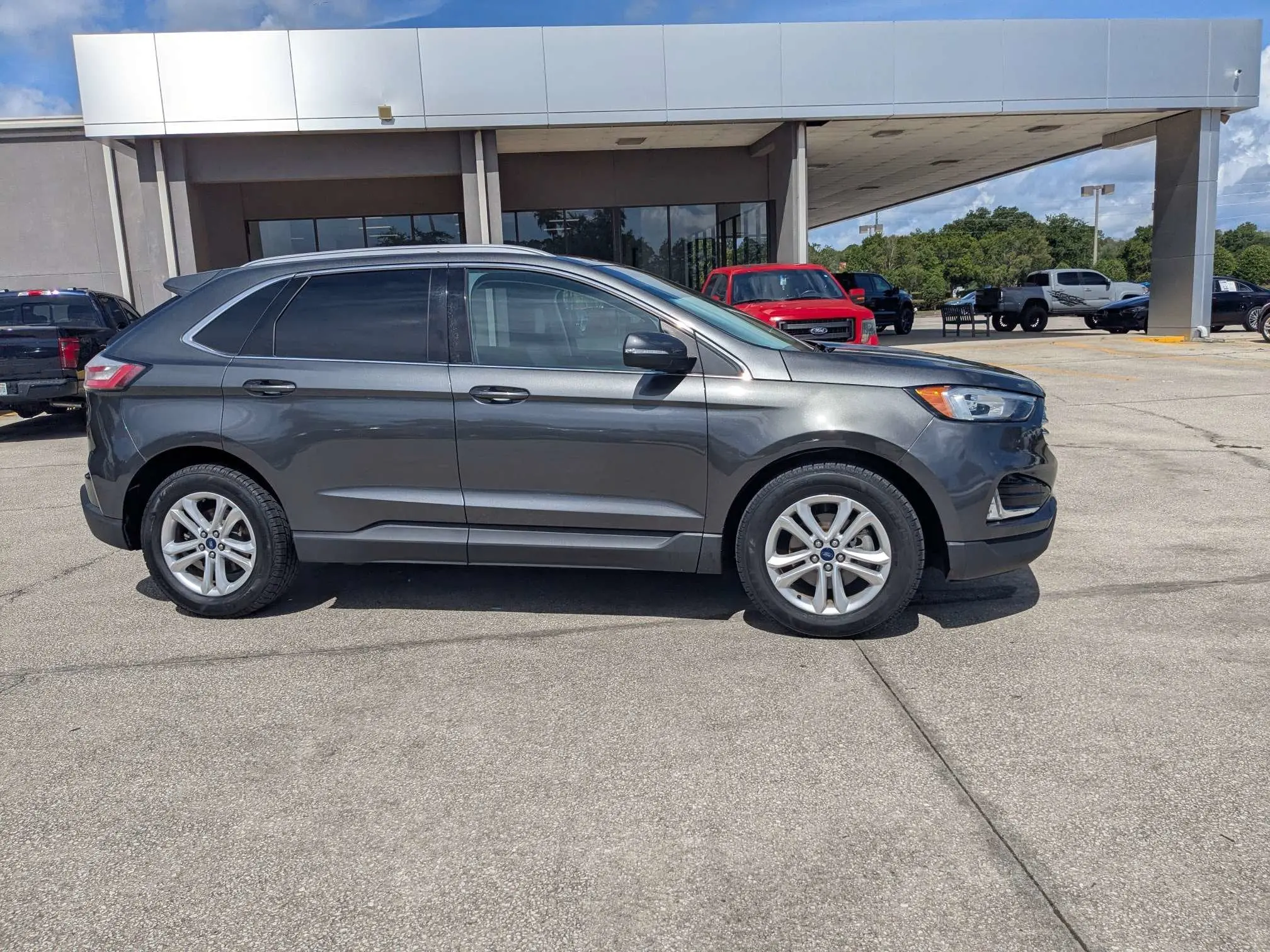 2020 Ford Edge SEL photo 3