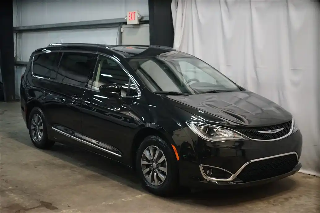 2020 Chrysler Pacifica Touring L Plus's photo