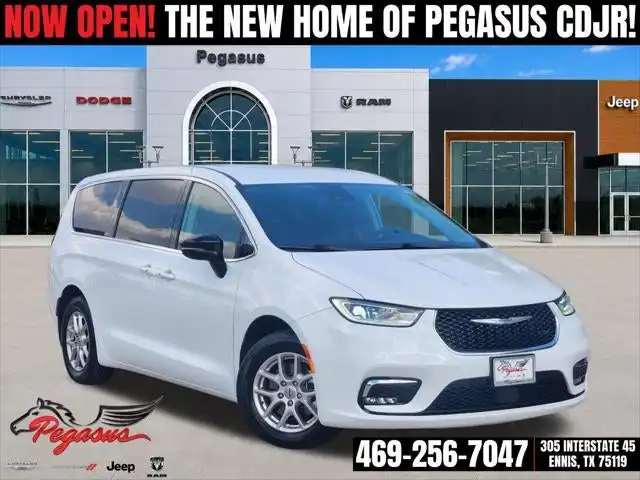 2024 Chrysler Pacifica Touring L's photo