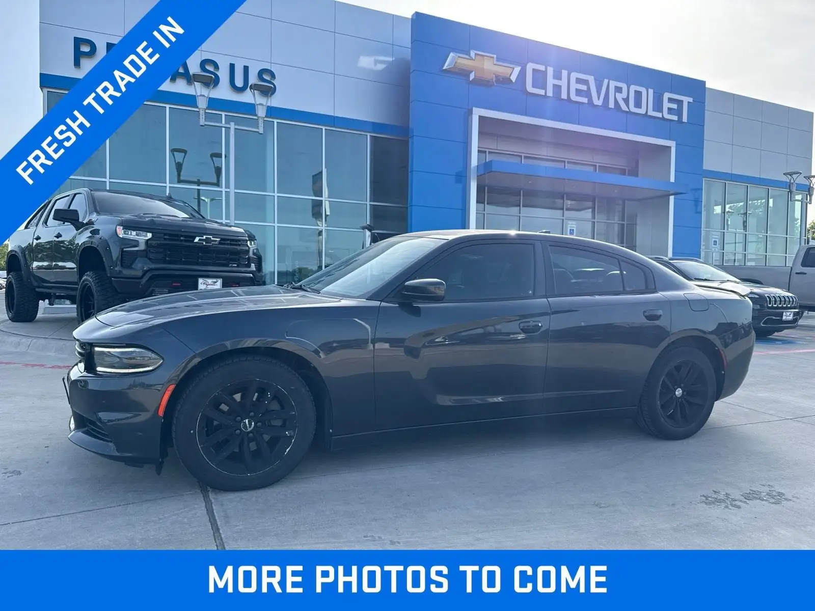 2016 Dodge Charger SXT photo 1