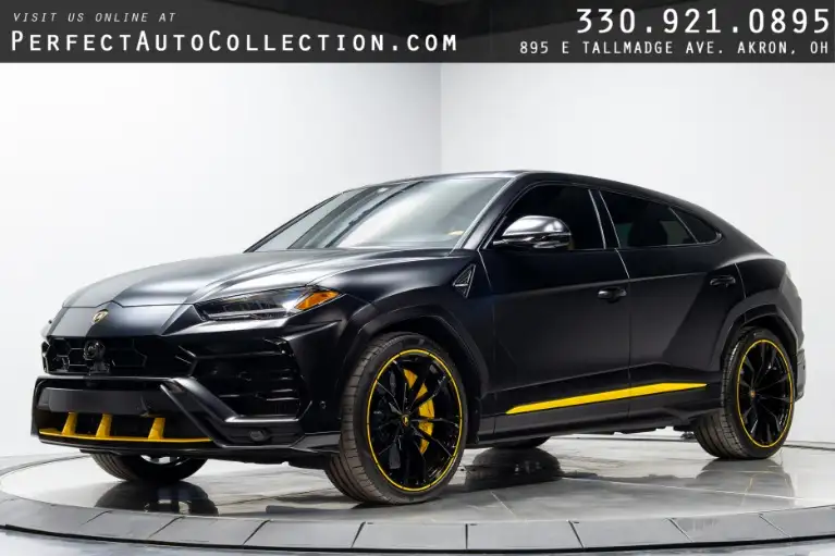 2022 Lamborghini Urus 4.0 V8 Graphite Capsule's photo