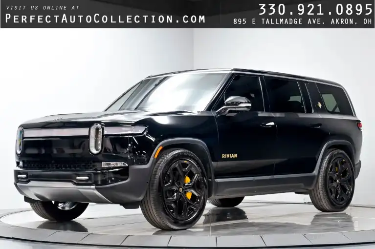 2023 Rivian R1S Adventure Quad-Motor Large Pack's photo