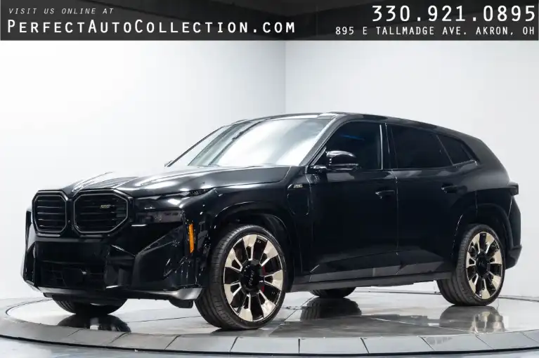 2023 BMW XM Base's photo