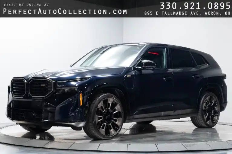 2023 BMW XM Base's photo