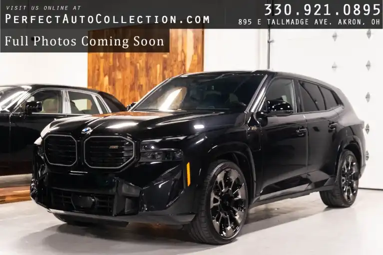 2023 BMW XM Base's photo