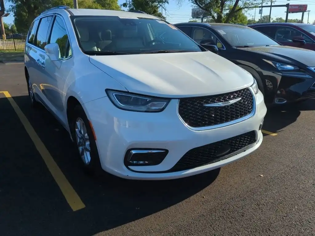 2021 Chrysler Pacifica Touring L's photo