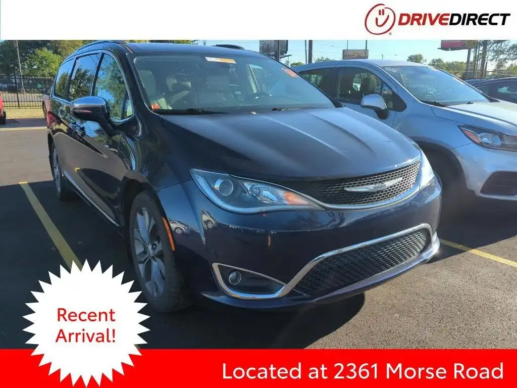 2019 Chrysler Pacifica Limited's photo