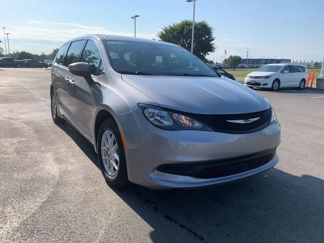 2021 Chrysler Voyager LX's photo