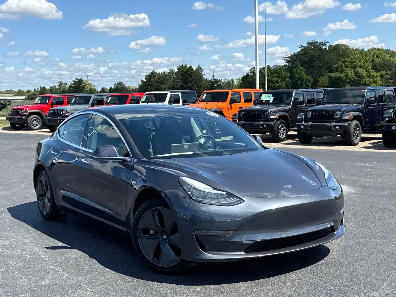 2020 Tesla Model 3 Standard Range Plus photo 1