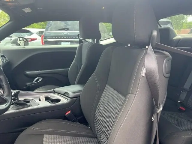 2023 Dodge Challenger SXT Auto AWD photo 4