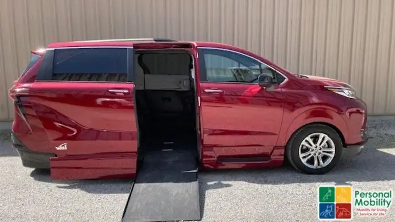 2023 Toyota Sienna XSE 7-Passenger Hybrid AWD's photo