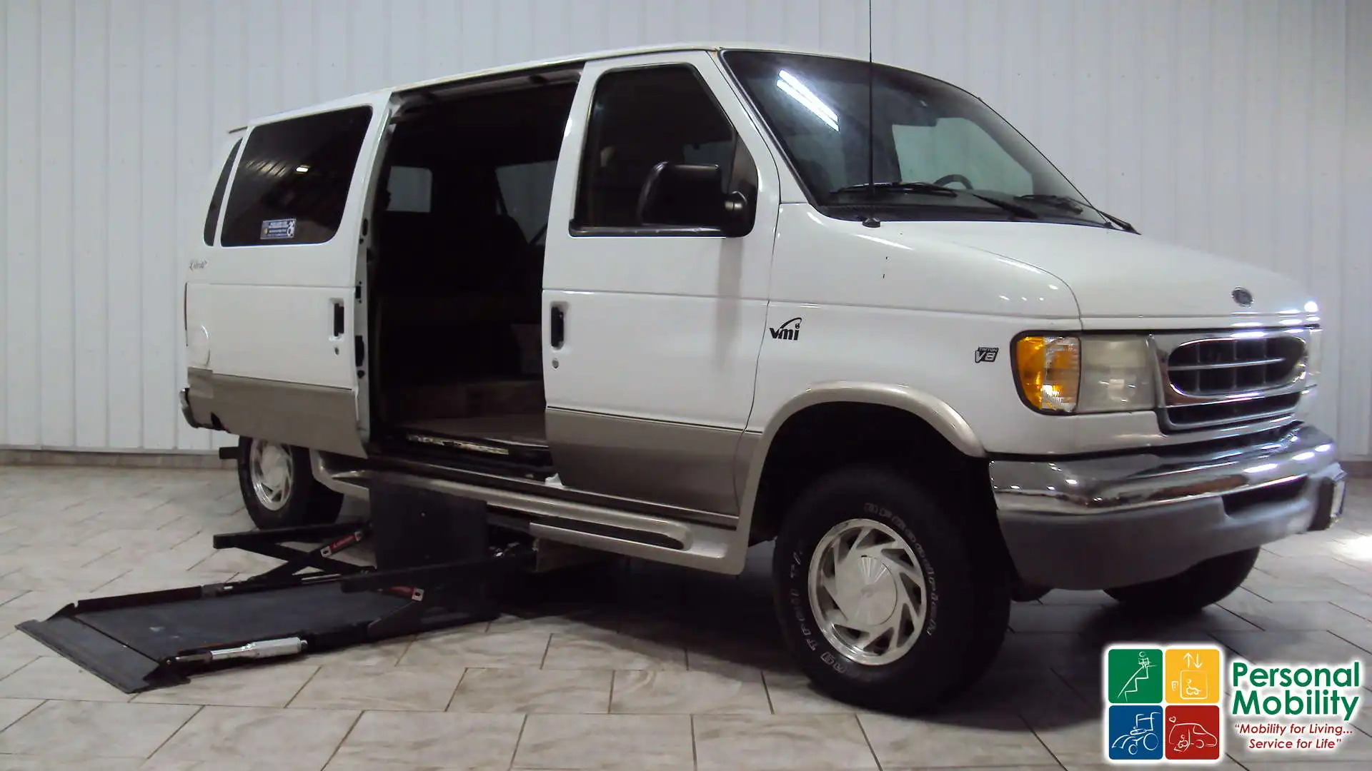 2001 Ford E-Series E-150 XLT's photo