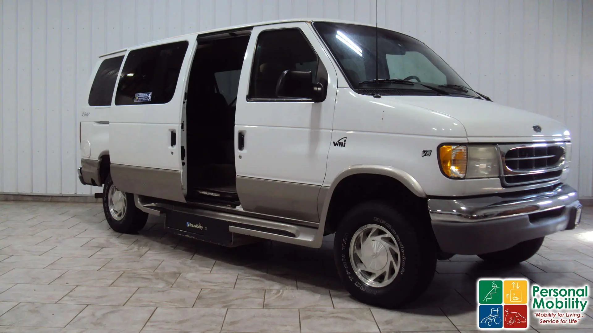 2001 Ford E-Series E-150 XLT photo 4