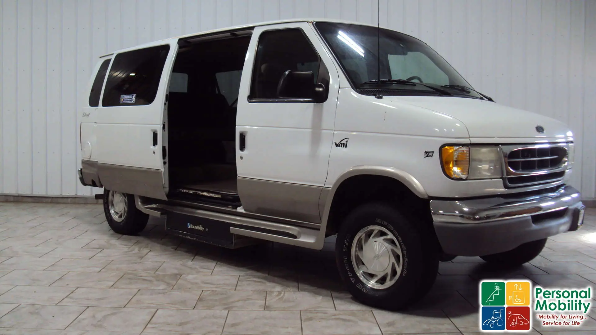 2001 Ford E-Series E-150 XLT photo 5