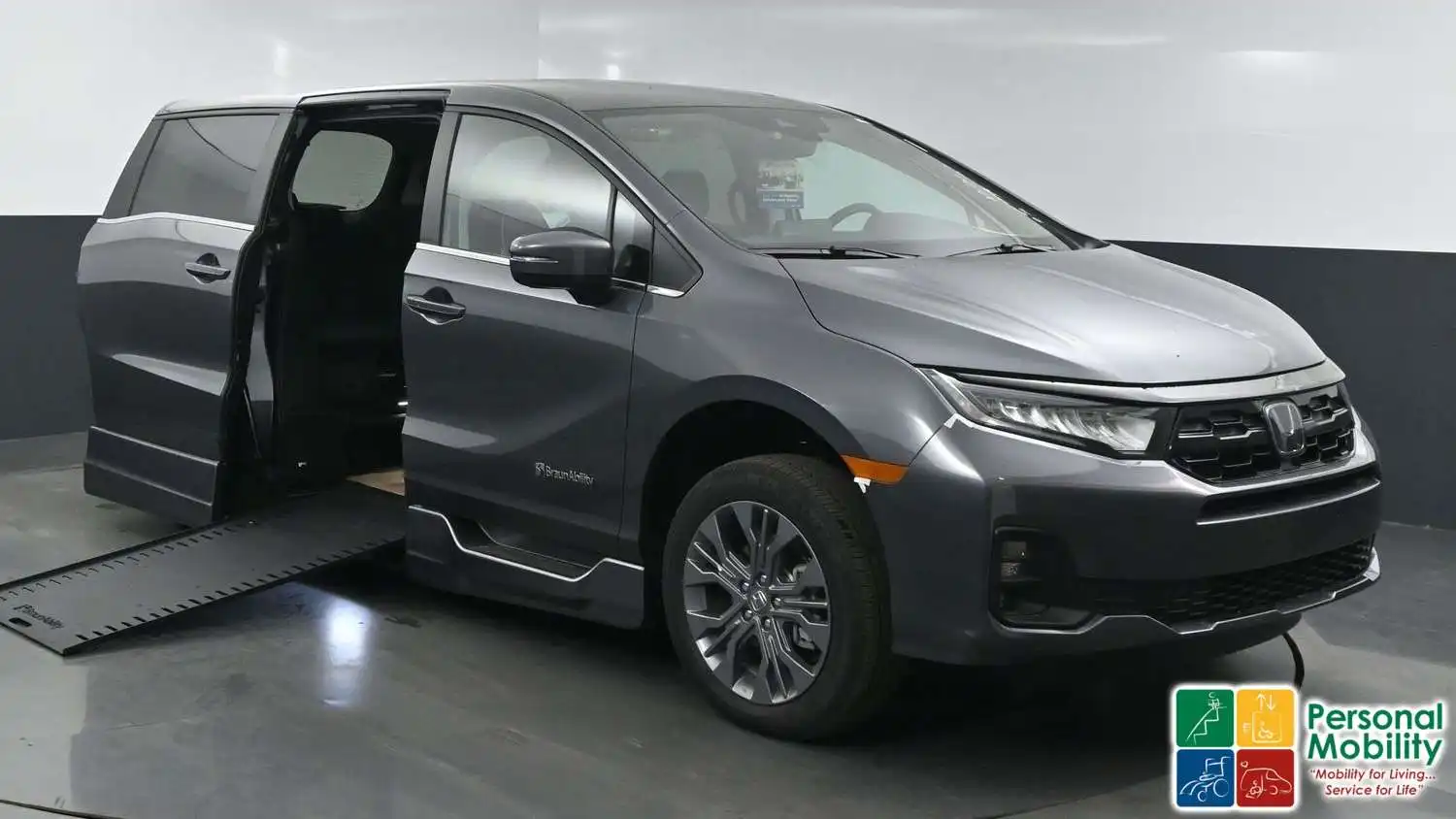 2025 Honda Odyssey Touring's photo