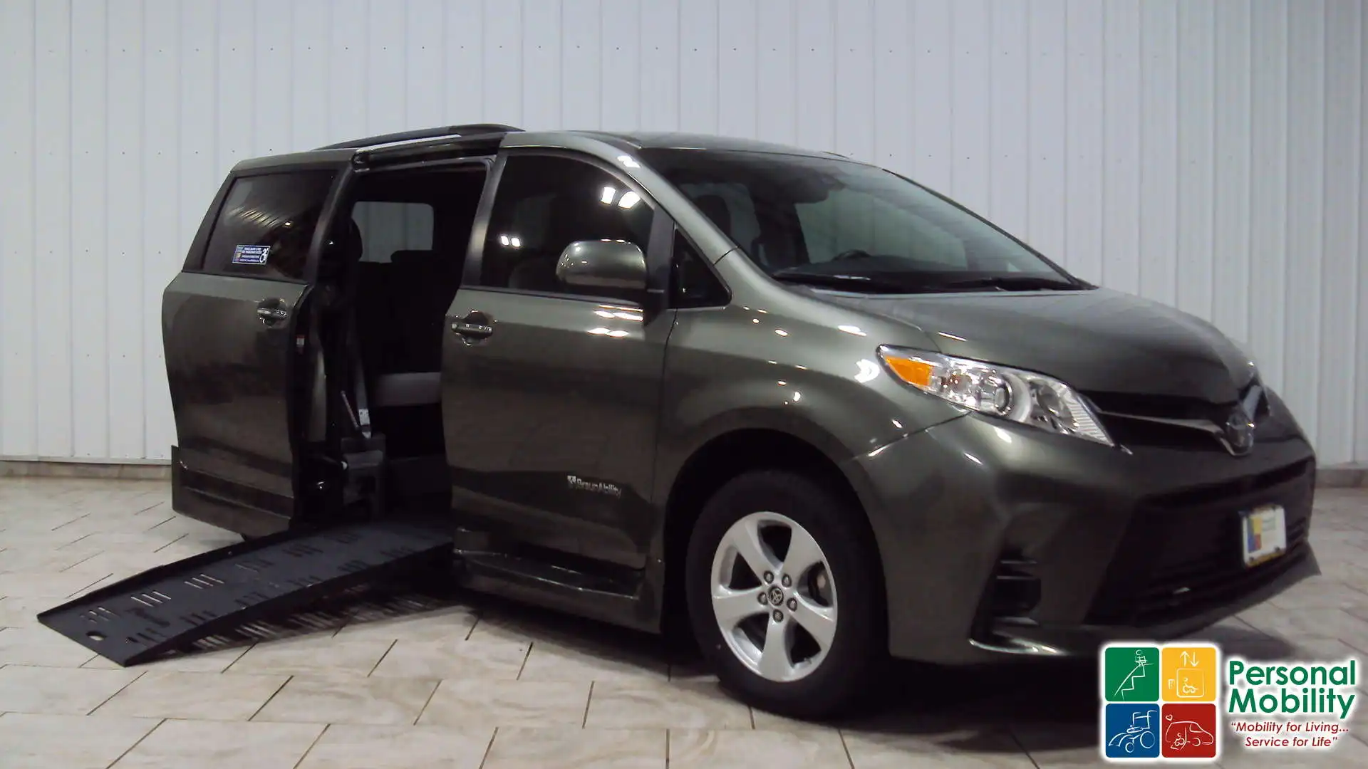2020 Toyota Sienna LE V6 8-Passenger FWD's photo