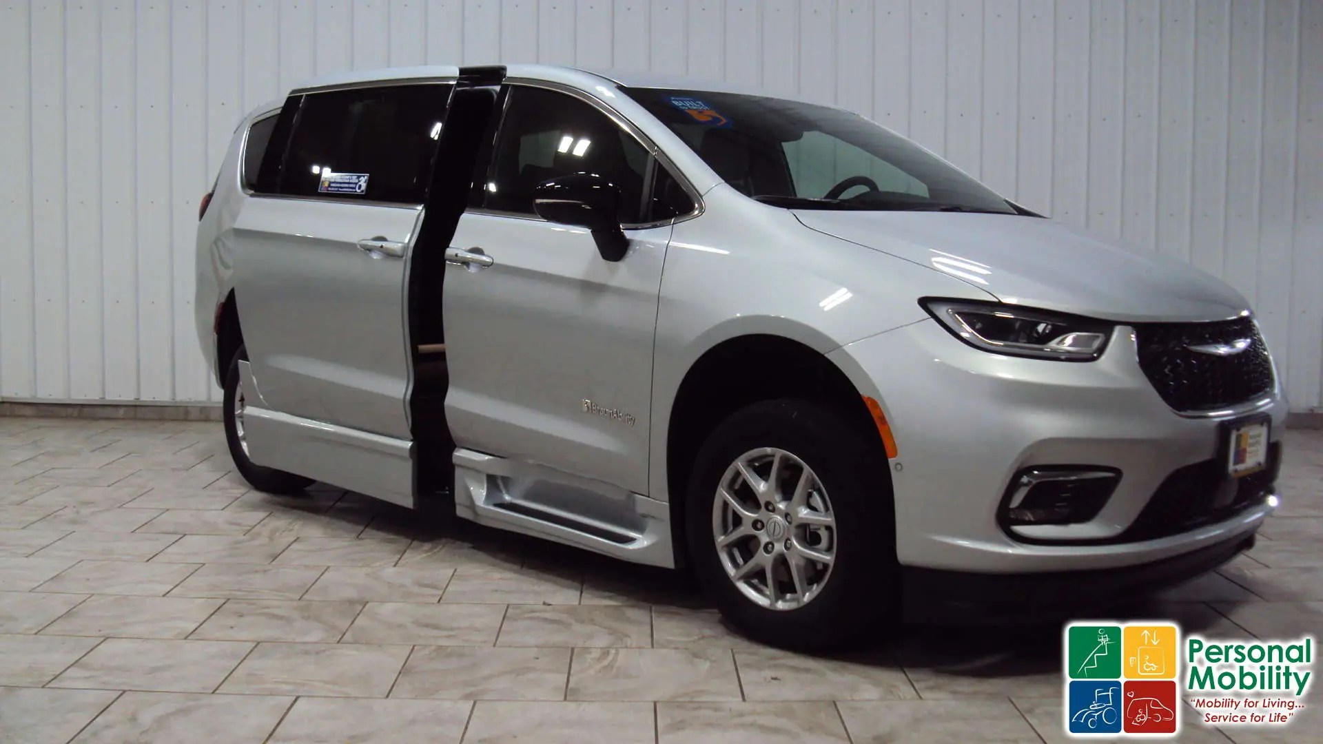 2026 Chrysler Pacifica Select photo 3