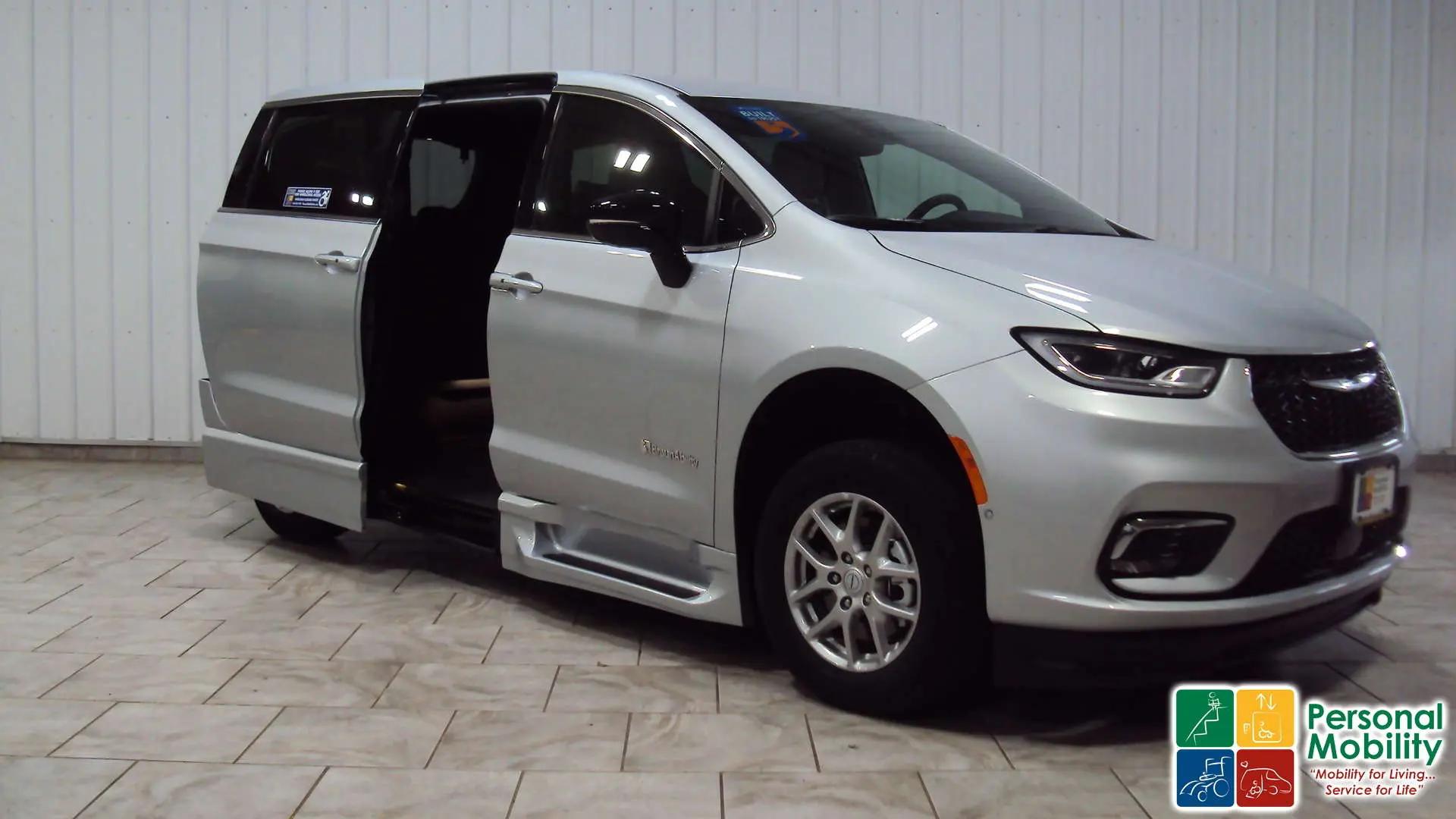2026 Chrysler Pacifica Select photo 4