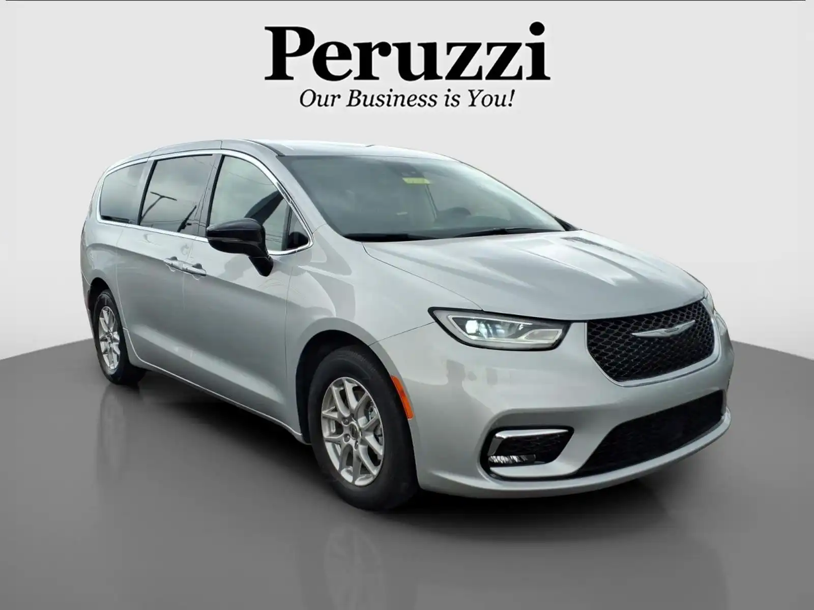 2024 Chrysler Pacifica Touring L's photo