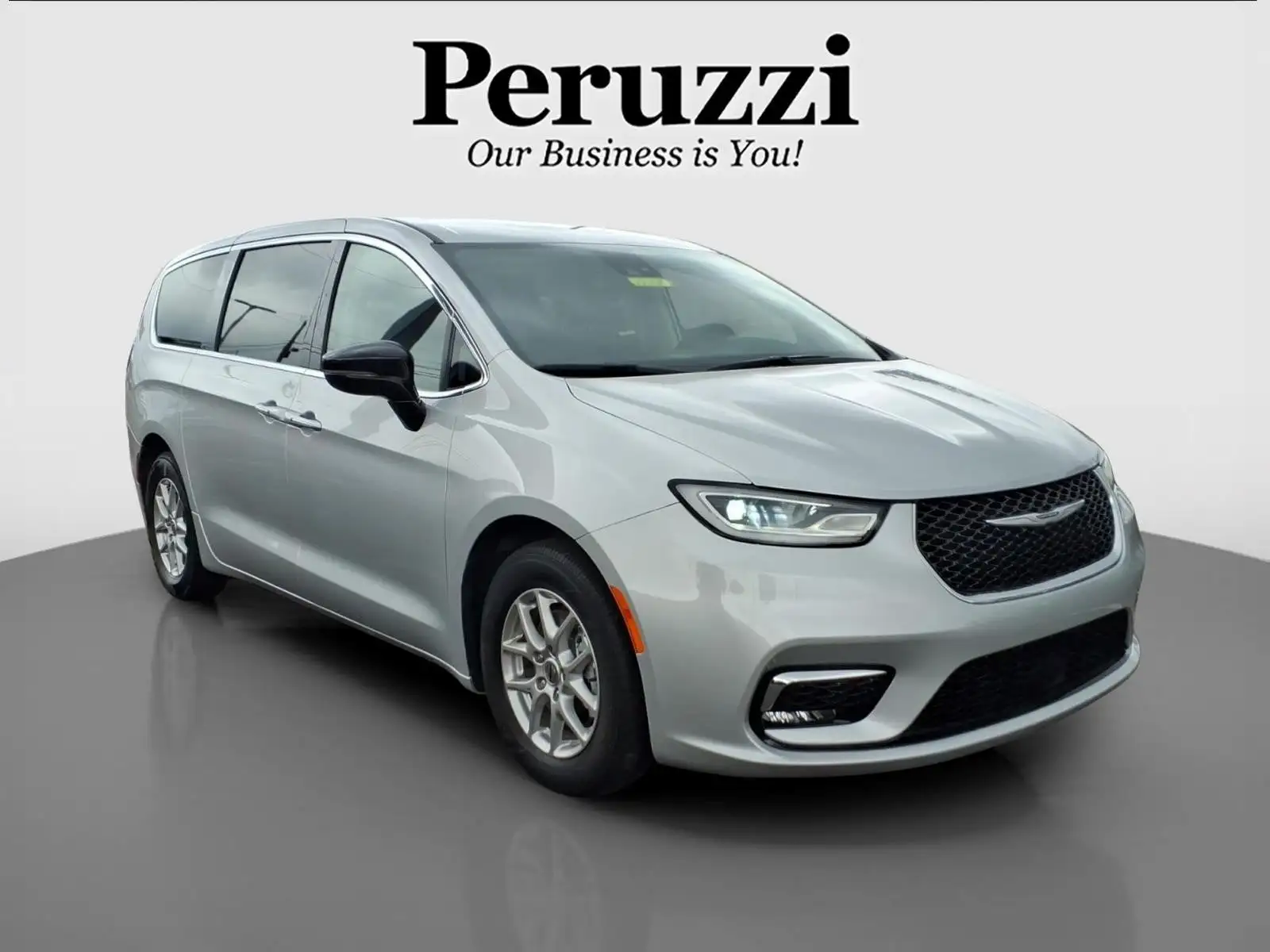 2024 Chrysler Pacifica Touring L's photo