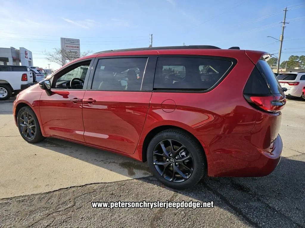 2026 Chrysler Pacifica Select photo 5