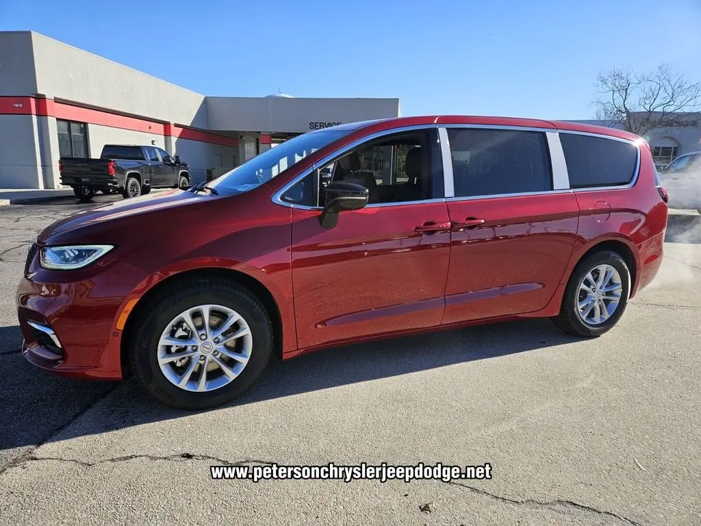2026 Chrysler Pacifica Select photo 3