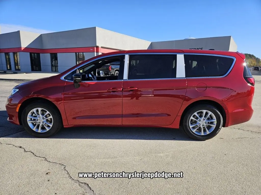 2026 Chrysler Pacifica Select photo 4