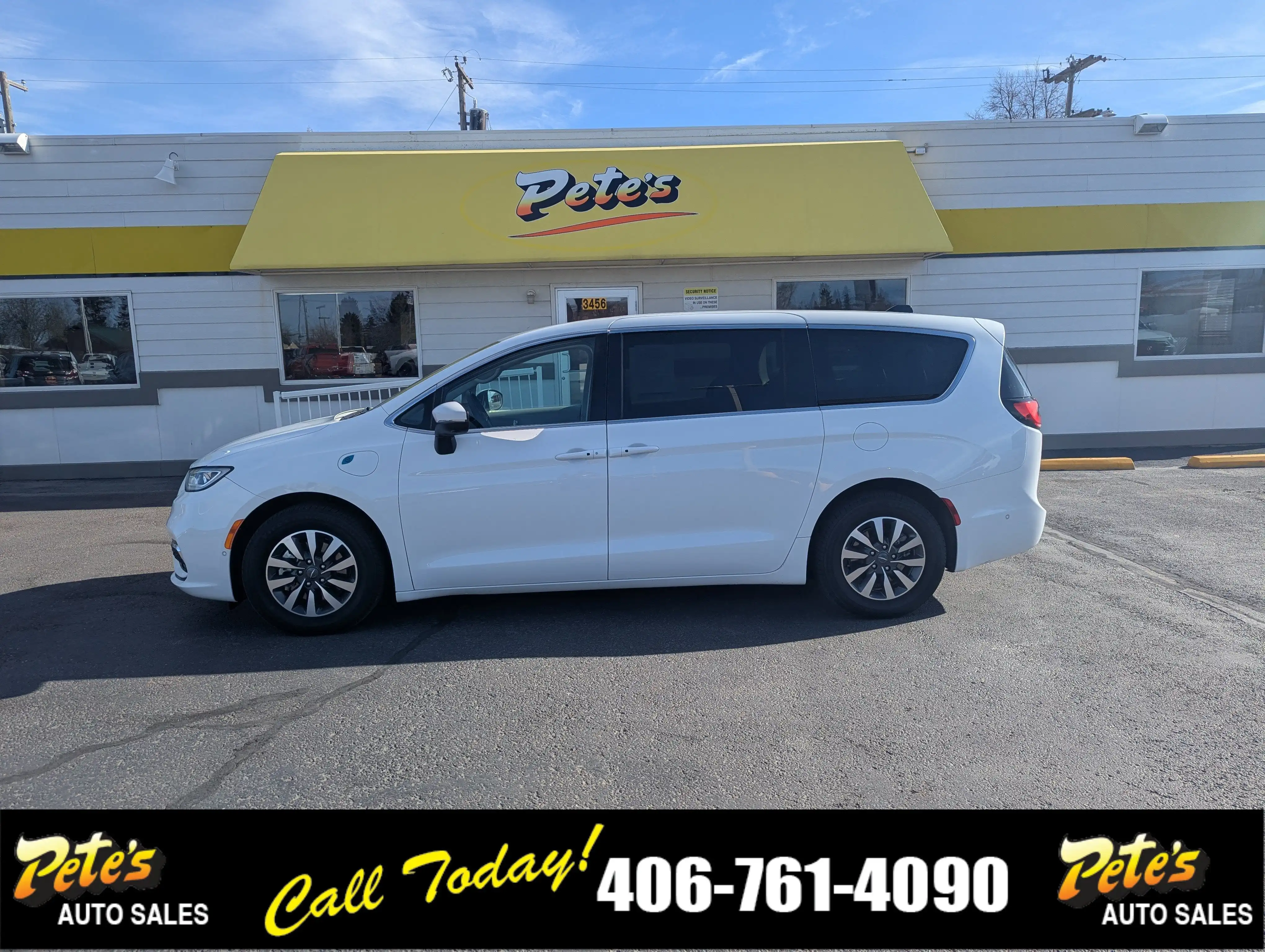 2023 Chrysler Pacifica Hybrid Touring L Hybrid's photo
