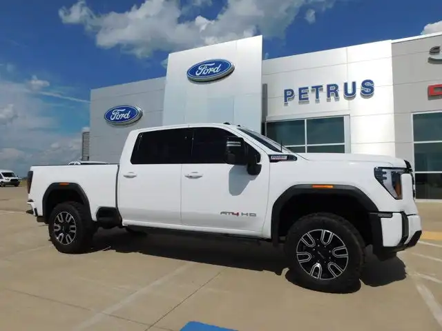 2024 GMC Sierra 4WD Crew Cab Standard Box AT4's photo
