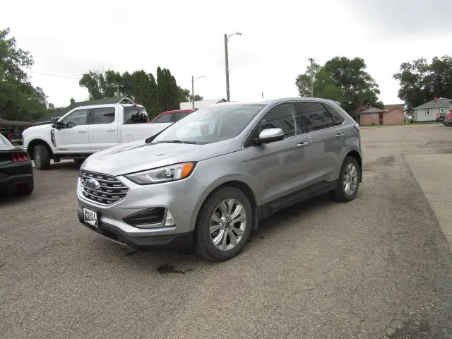 2021 Ford Edge Titanium AWD photo 3