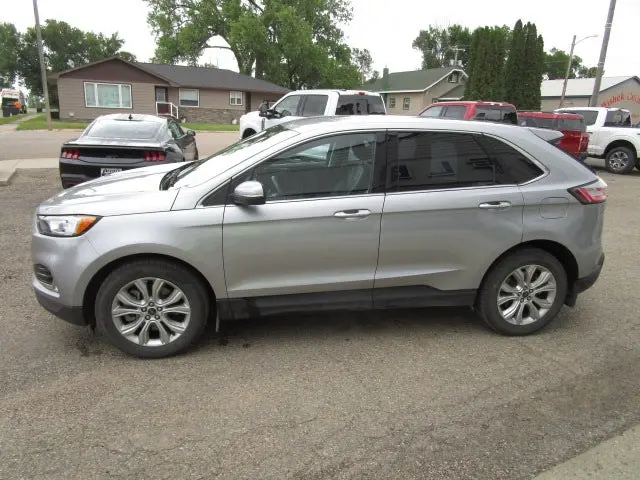 2021 Ford Edge Titanium AWD photo 4