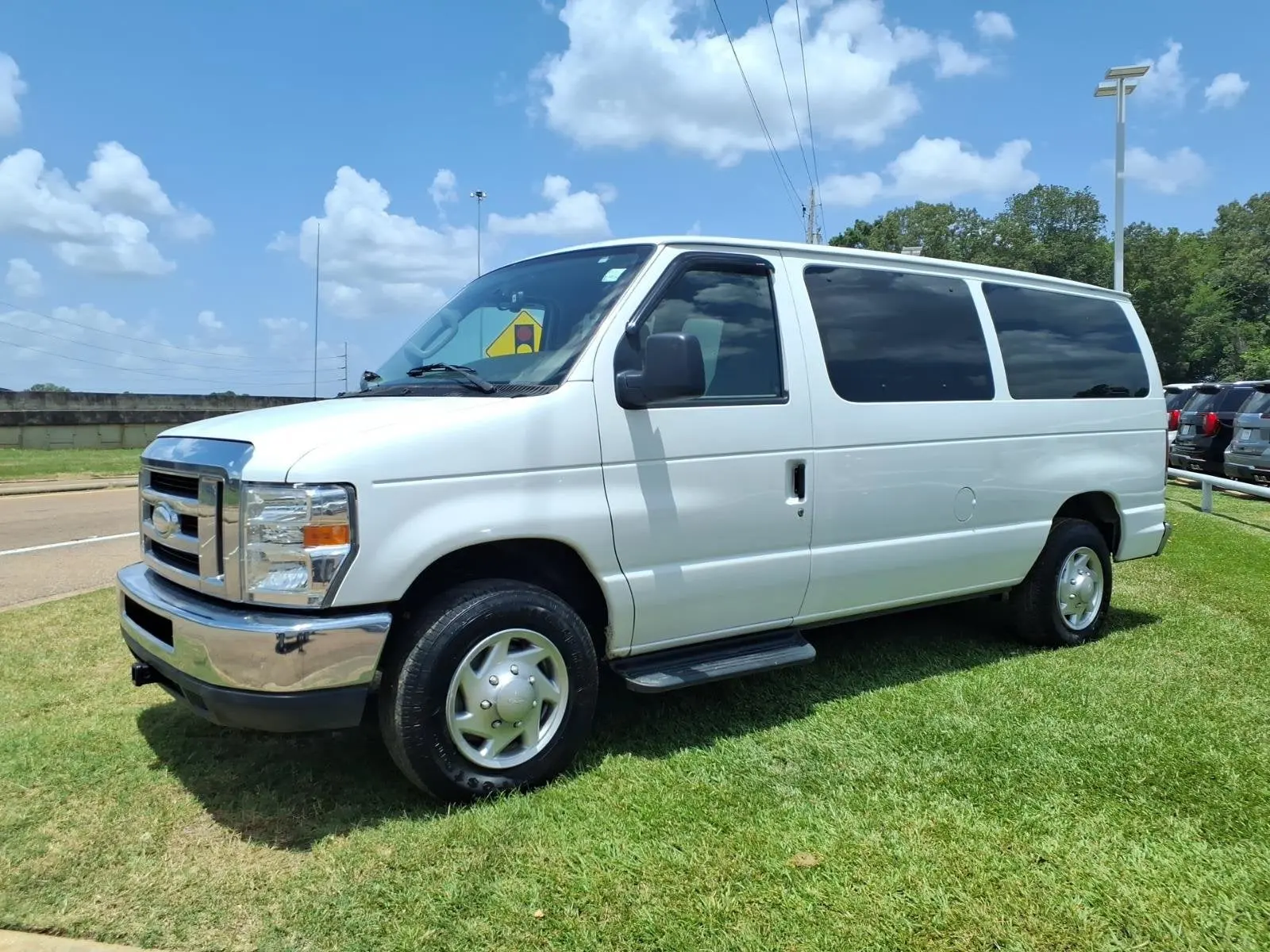 2014 Ford E-Series E-150 XL photo 3