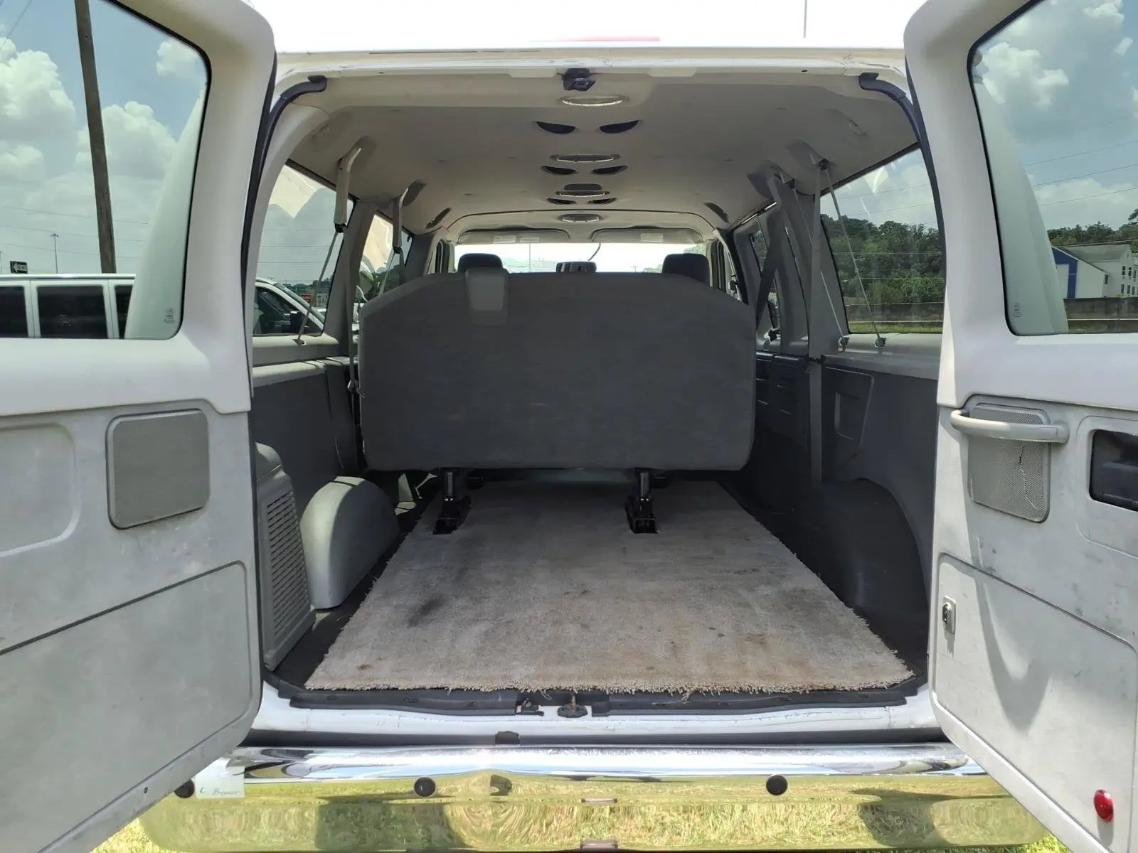 2014 Ford E-Series E-150 XL photo 5