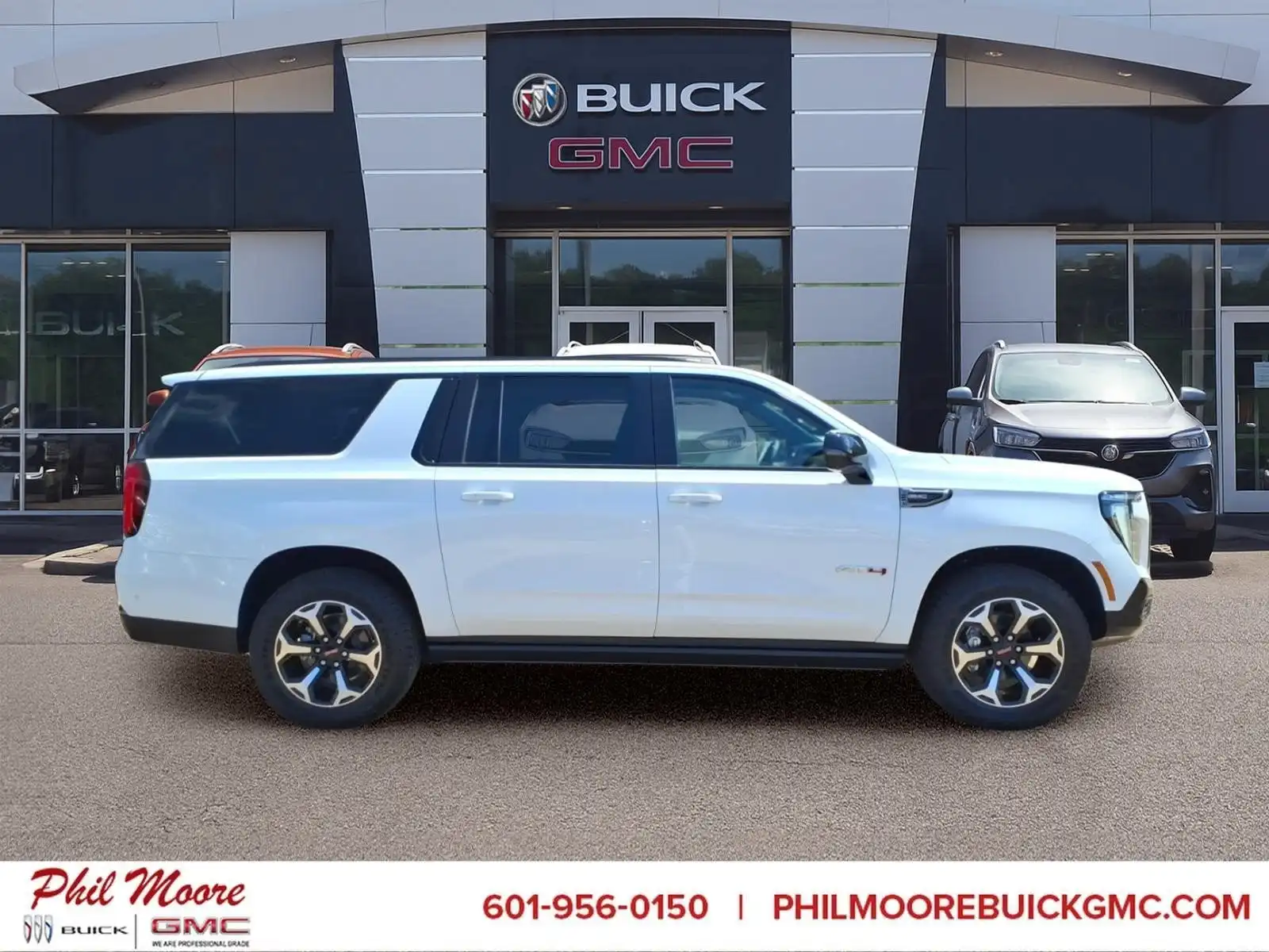 2026 GMC Yukon 4WD AT4's photo