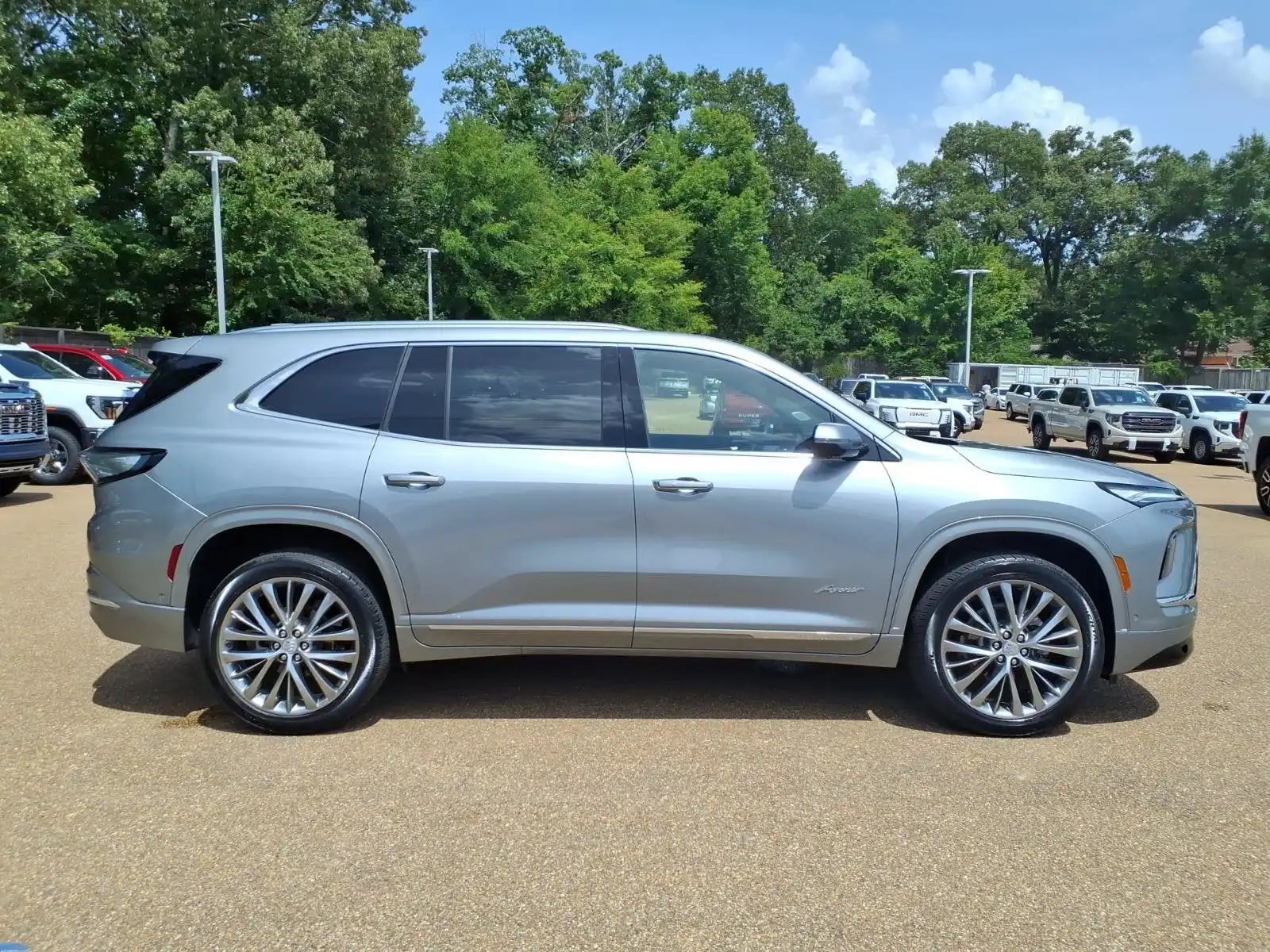 2025 Buick Enclave Avenir AWD's photo