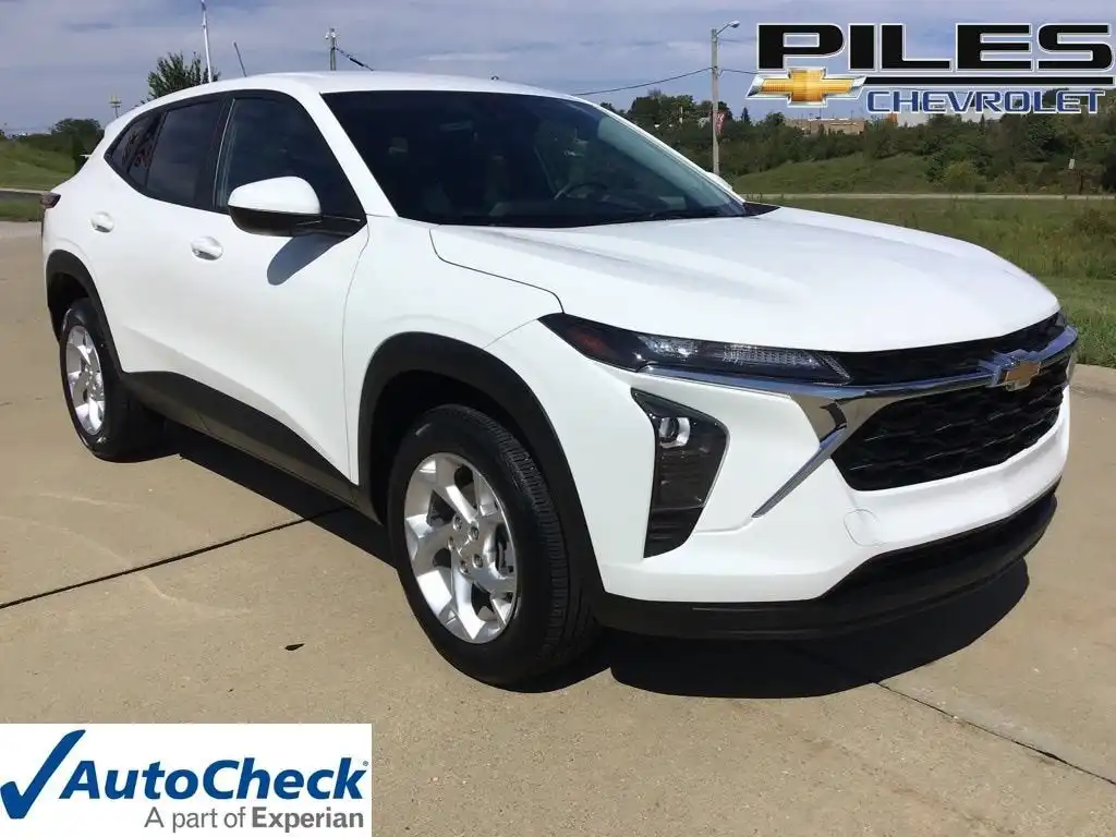 2024 Chevrolet Trax LS's photo