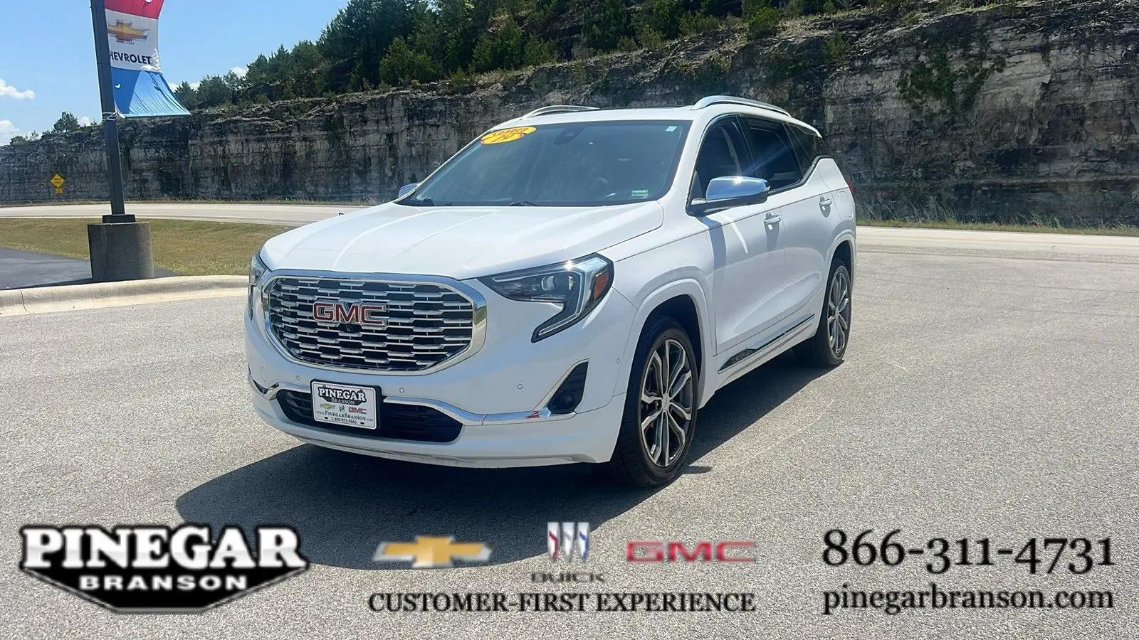 2019 GMC Terrain Denali AWD photo 3