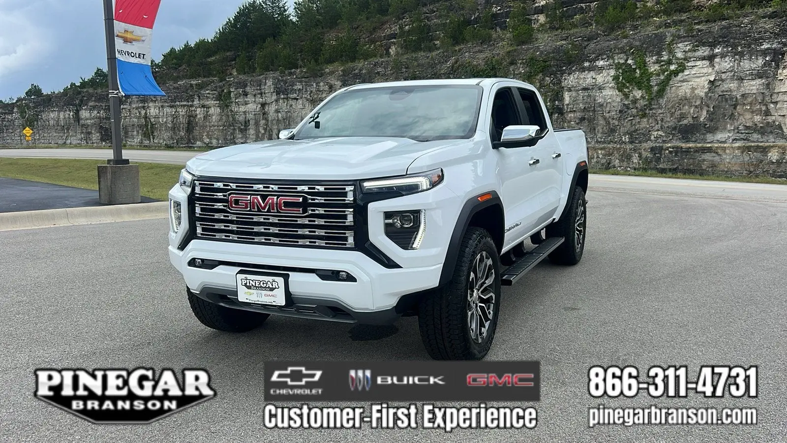 2026 GMC Canyon 4WD Denali Crew Cab Short Box photo 3