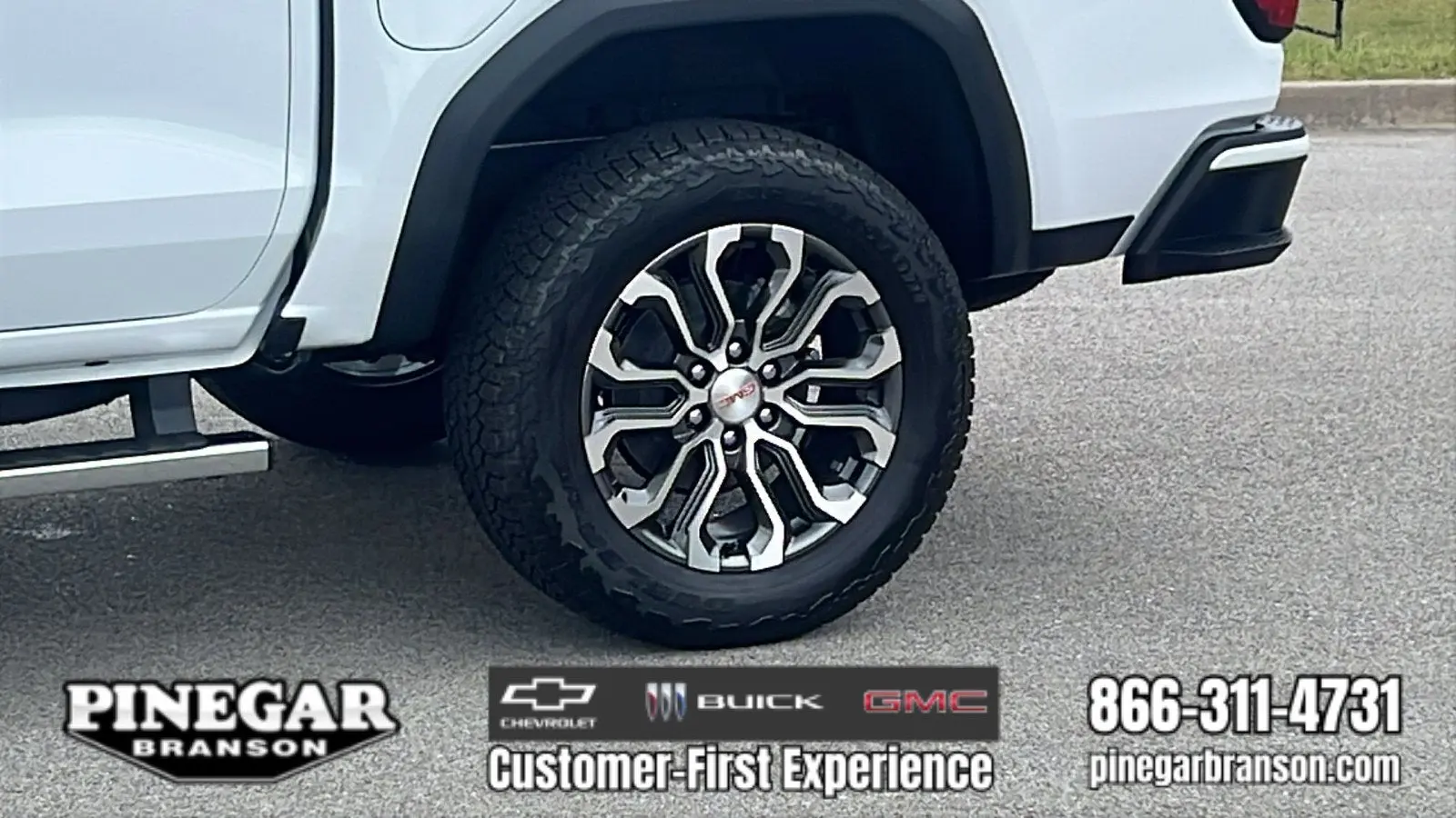 2026 GMC Canyon 4WD Denali Crew Cab Short Box photo 5