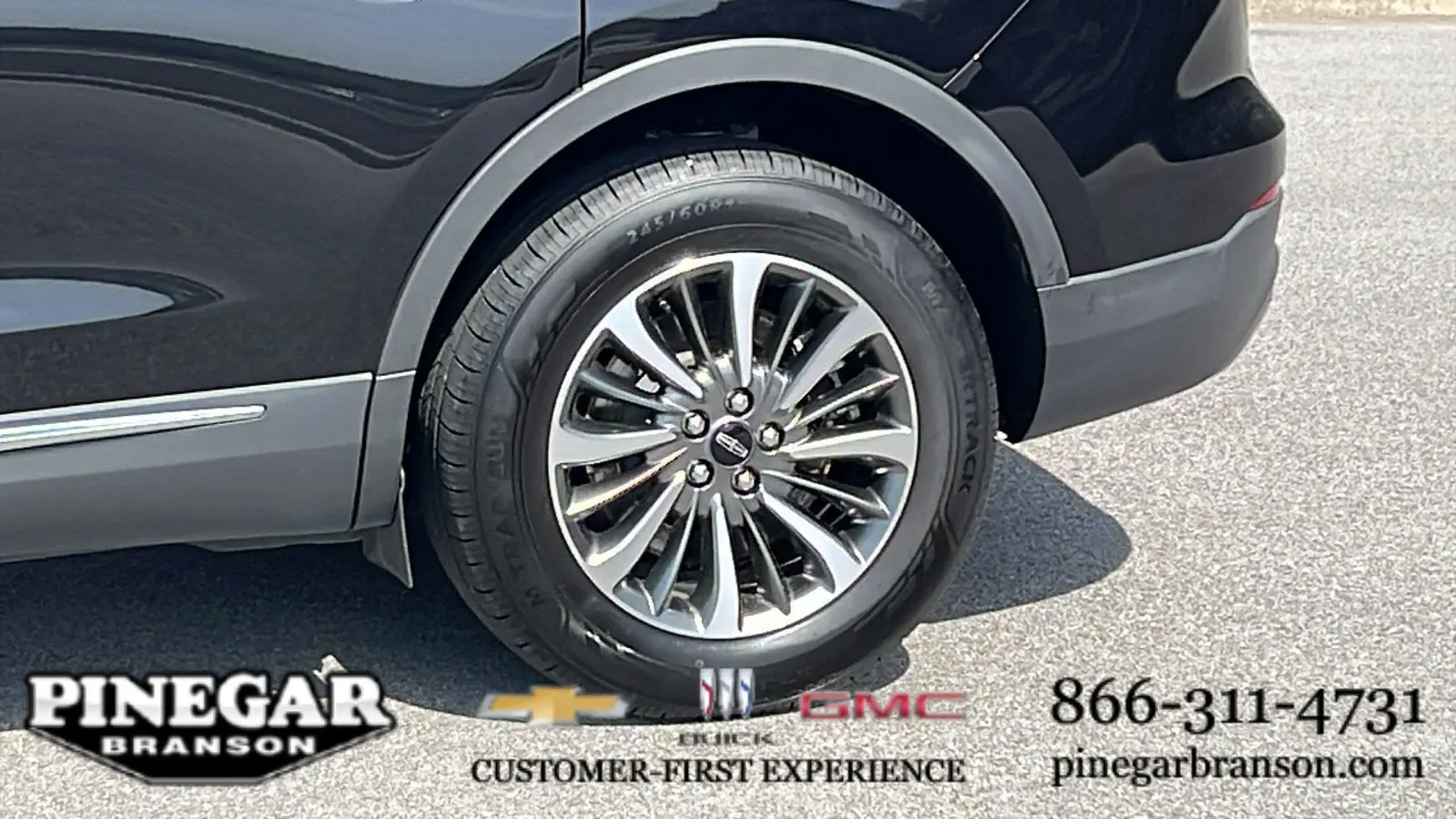 2023 Lincoln Nautilus Reserve AWD photo 5
