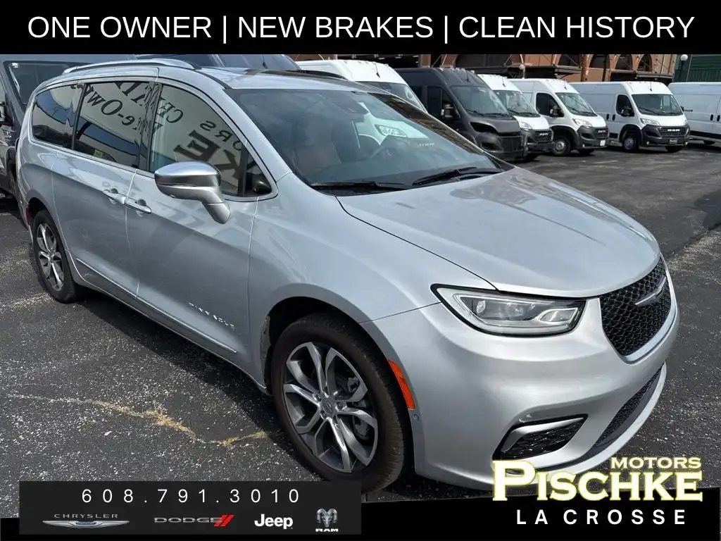 2024 Chrysler Pacifica Pinnacle AWD's photo