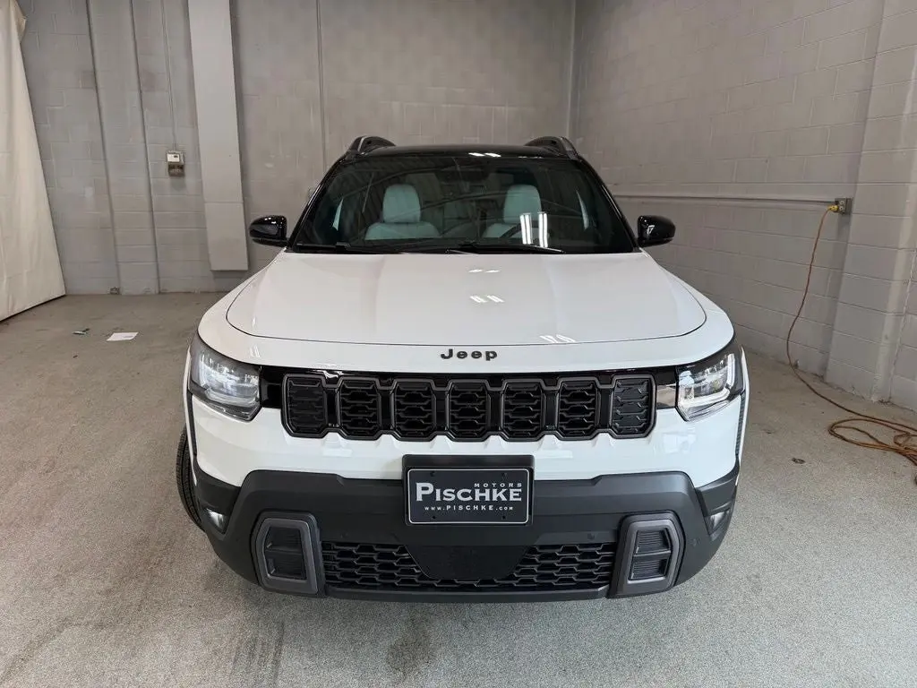2026 Jeep Cherokee Overland Hybrid 4WD photo 3
